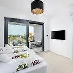 Lucia With Jacuzzi And Private Pool * Kadumi