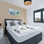 Lucia With Jacuzzi And Private Pool Вилла Kadumi