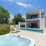 Lucia With Jacuzzi And Private Pool Вилла