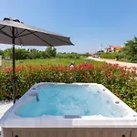 Вилла Lucia With Jacuzzi And Private Pool *