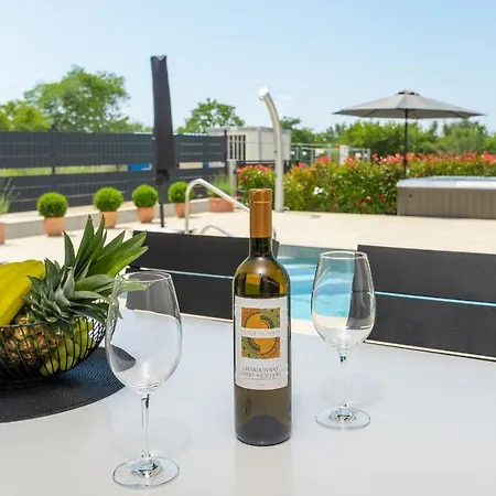 Lucia With Jacuzzi And Private Pool *