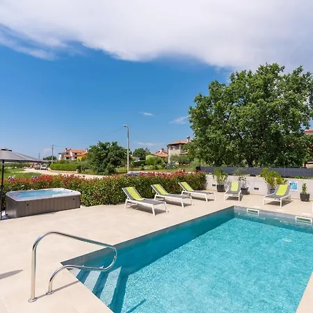 Lucia With Jacuzzi And Private Pool *