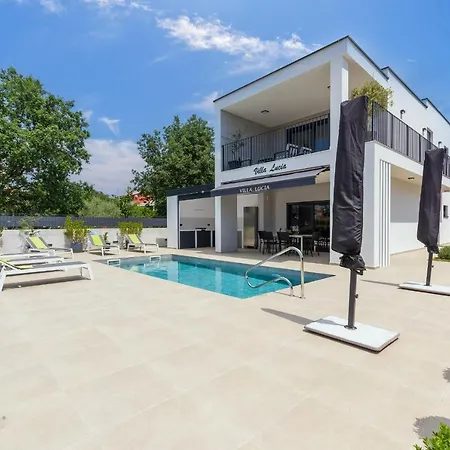 Lucia With Jacuzzi And Private Pool