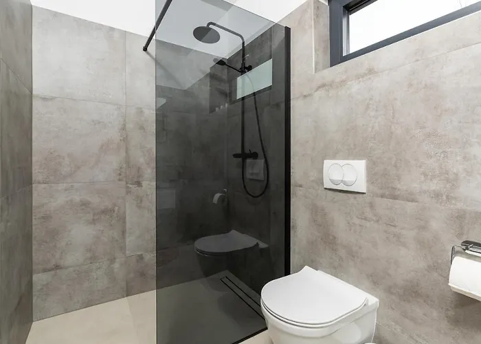 Lucia With Jacuzzi And Private Pool Kadumi