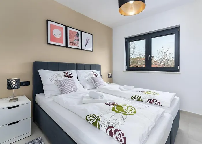 Lucia With Jacuzzi And Private Pool Kadumi