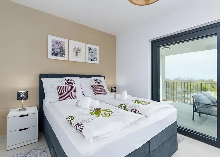 Lucia With Jacuzzi And Private Pool *