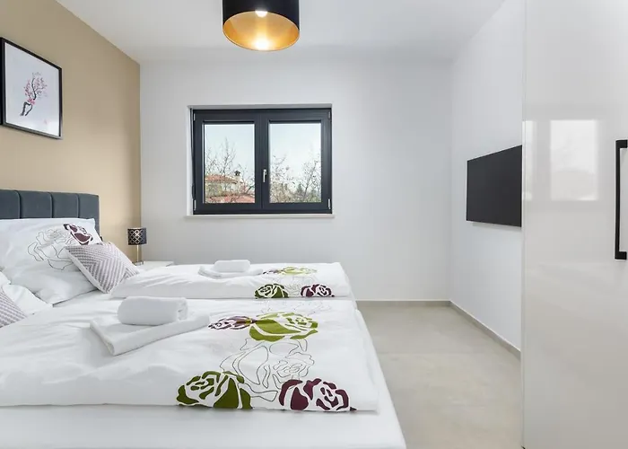 Lucia With Jacuzzi And Private Pool *