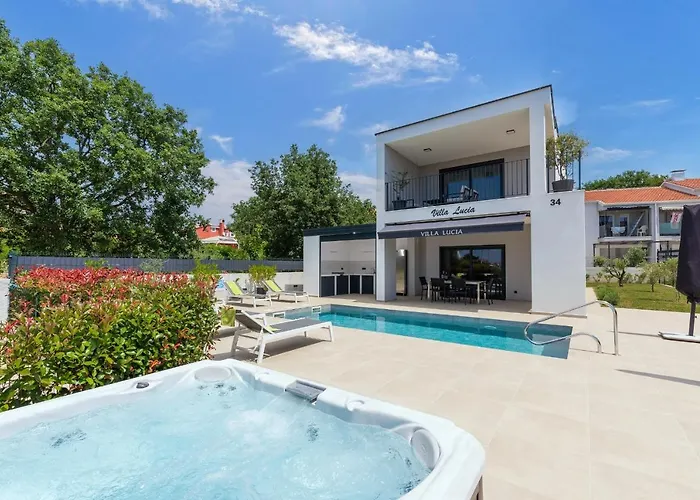 Lucia With Jacuzzi And Private Pool Villa