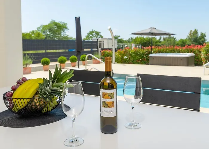 Lucia With Jacuzzi And Private Pool *