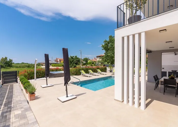 Villa Lucia With Jacuzzi And Private Pool *