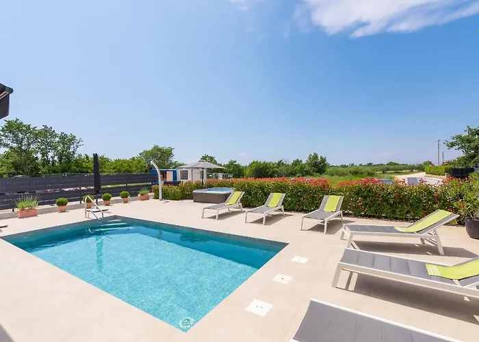 Villa Lucia With Jacuzzi And Private Pool Kadumi