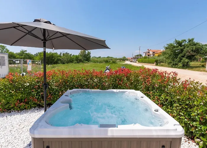 Villa Lucia With Jacuzzi And Private Pool *