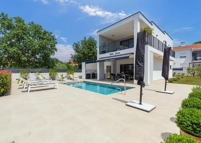 Lucia With Jacuzzi And Private Pool