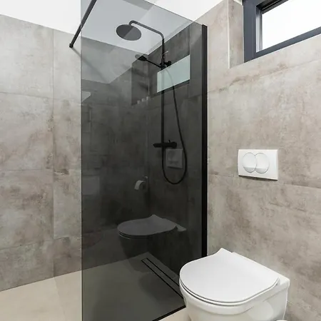 Lucia With Jacuzzi And Private Pool Kadumi