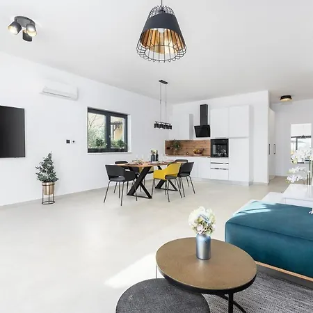 וילה Lucia With Jacuzzi And Private Pool *