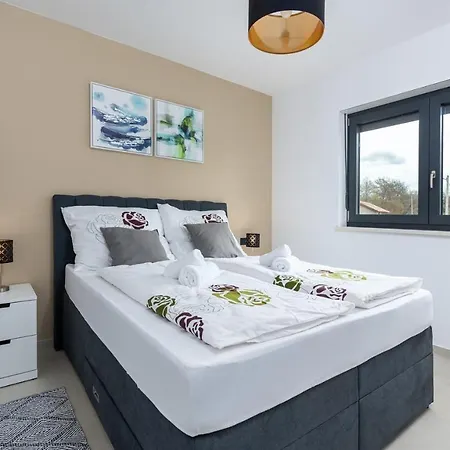 Lucia With Jacuzzi And Private Pool Villa Kadumi