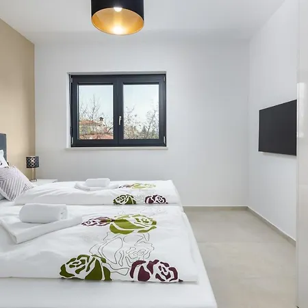 Lucia With Jacuzzi And Private Pool *