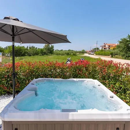 Villa Lucia With Jacuzzi And Private Pool *