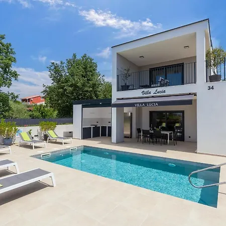 Lucia With Jacuzzi And Private Pool Kadumi