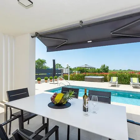 Lucia With Jacuzzi And Private Pool * Kadumi