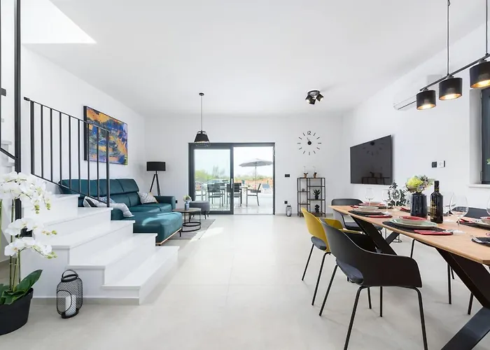 Villa Lucia With Jacuzzi And Private Pool Kadumi