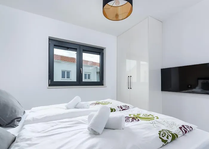 Lucia With Jacuzzi And Private Pool Kadumi