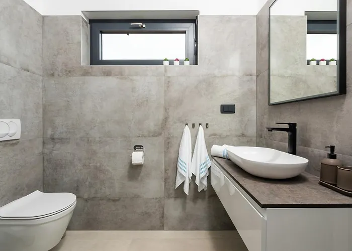 Lucia With Jacuzzi And Private Pool Kadumi