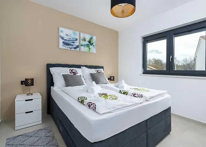 Lucia With Jacuzzi And Private Pool 빌라 Kadumi