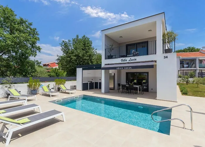 Lucia With Jacuzzi And Private Pool Kadumi